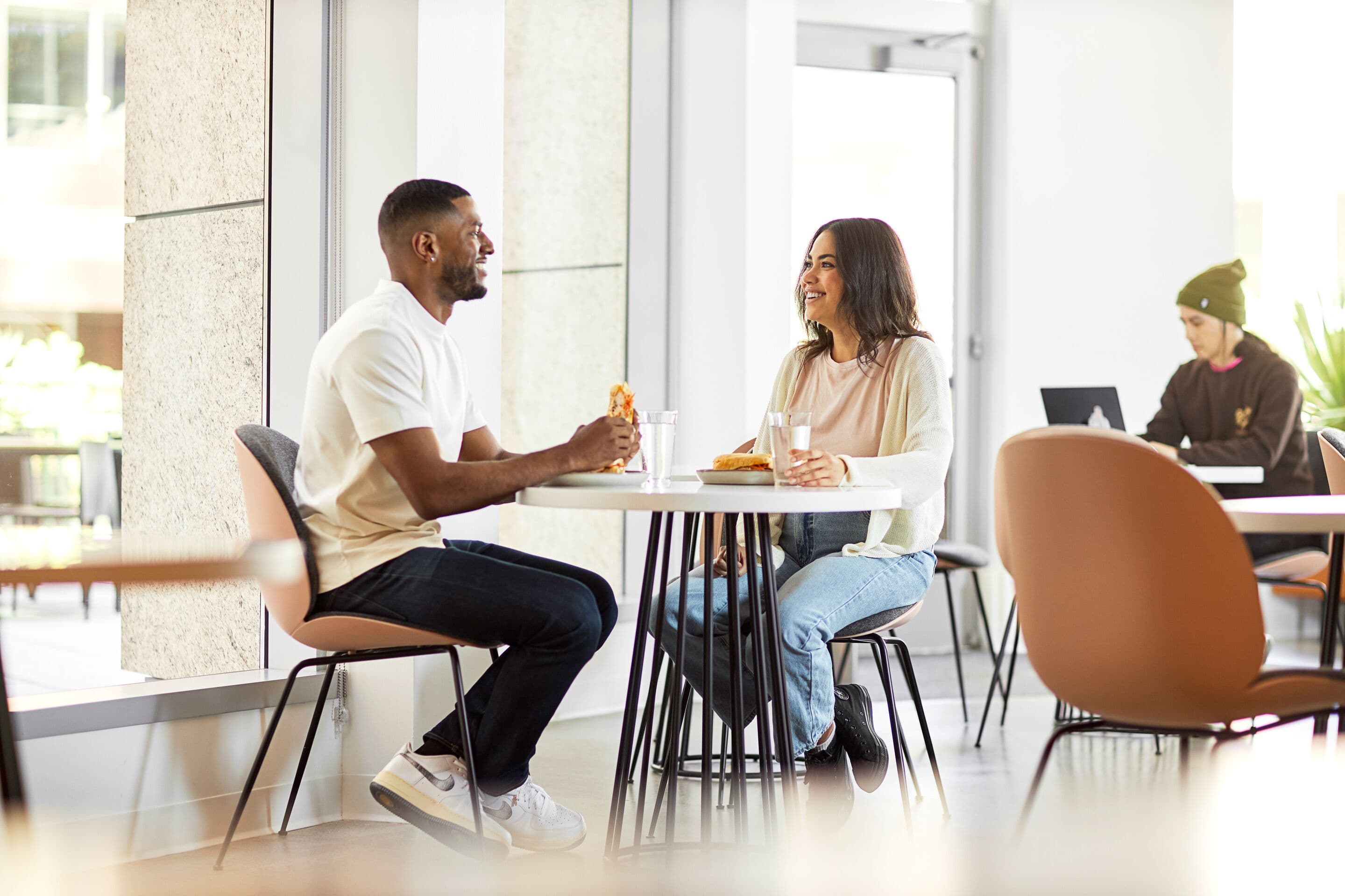 Workplace colleagues eating lunch