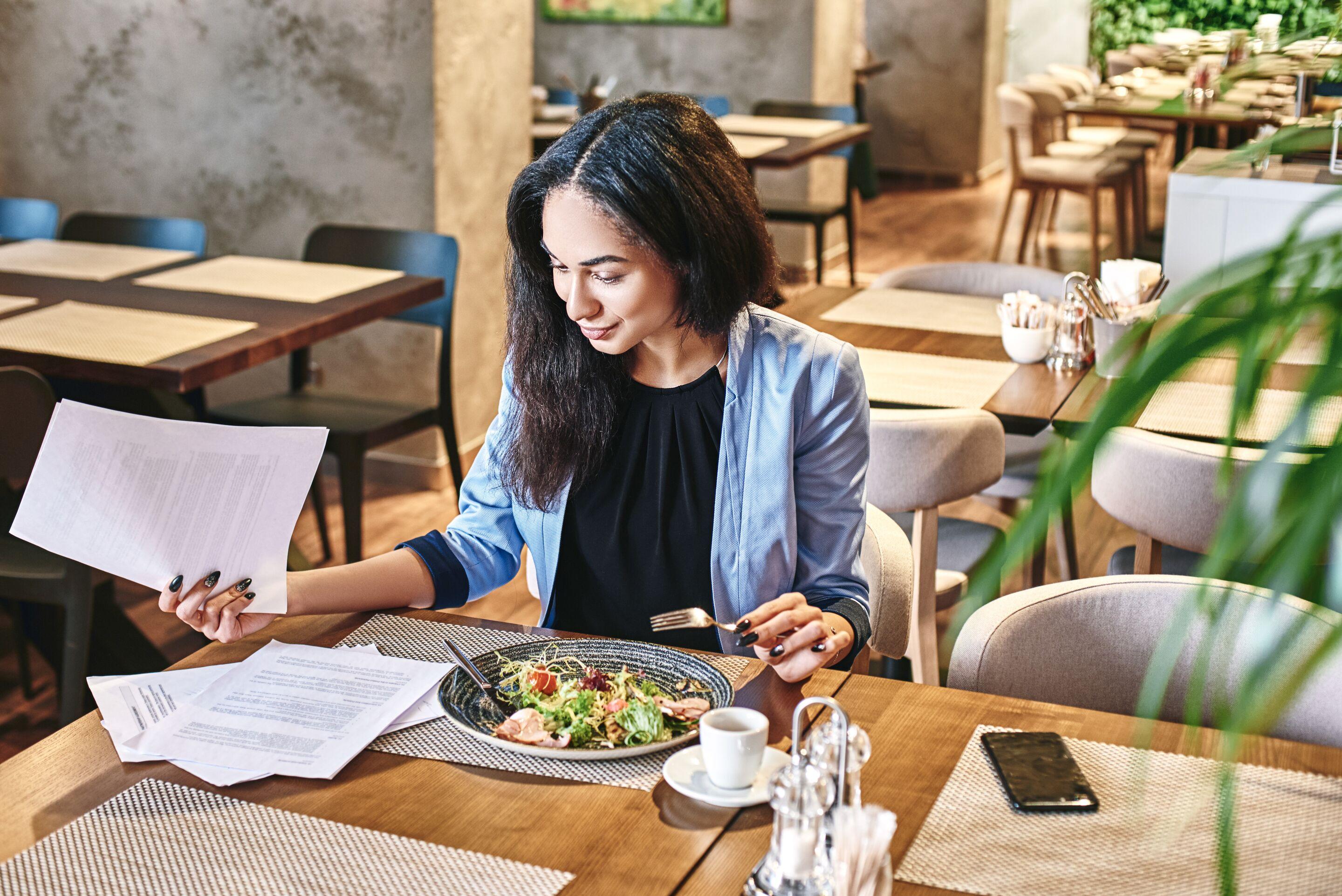 Employee working lunch in café